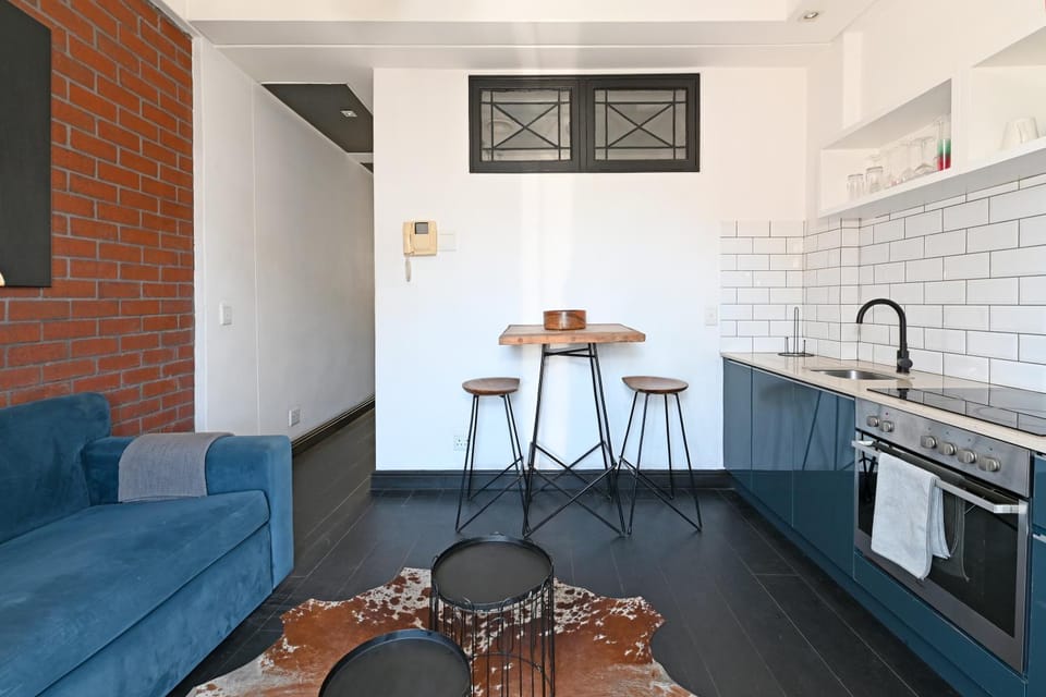 Stylish City Gem Apartment in Green Market Square Apartment in Cape Town