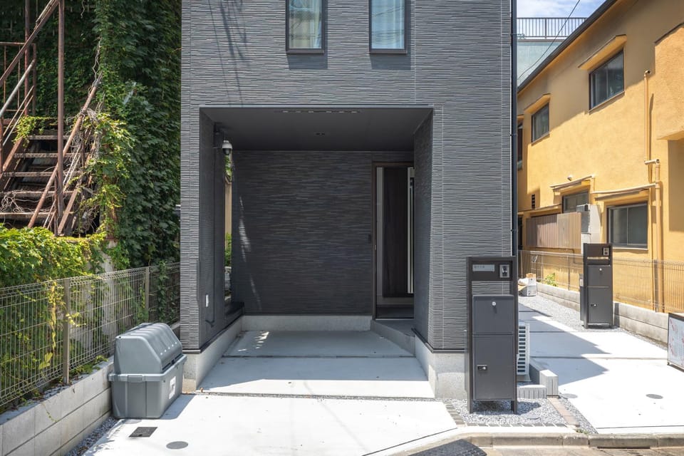 Property building, Day