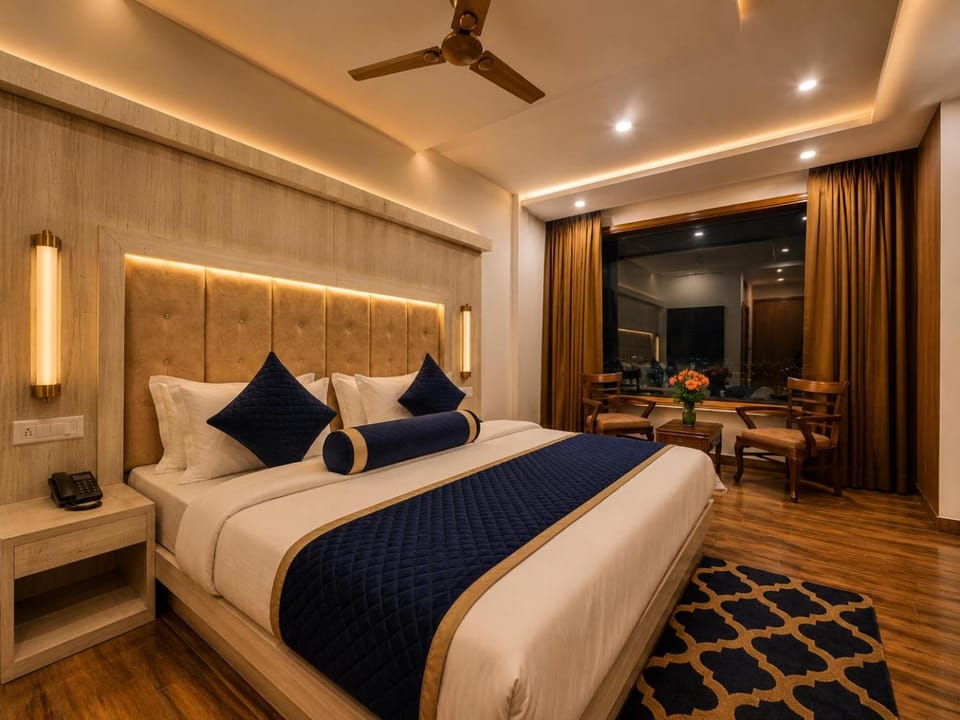 Bed, Living room, Photo of the whole room, Seating area, Bedroom, fireplace