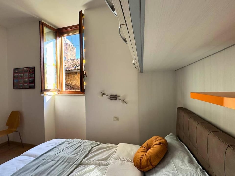 Nearby landmark, Bed, Photo of the whole room, Bedroom, Landmark view, Landmark view