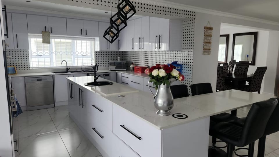 Sixty On Whales Bed and Breakfast in Port Elizabeth