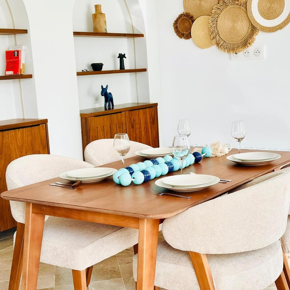 Seating area, Dining area