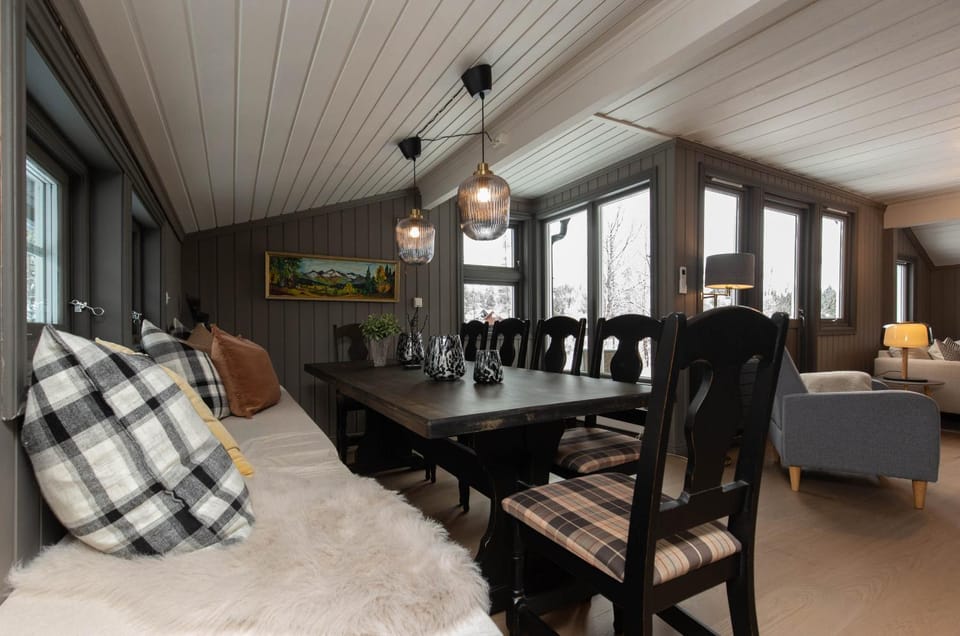 Living room, Seating area, Dining area