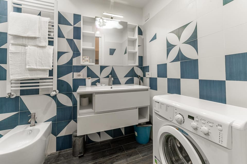Bathroom, towels, washing machine