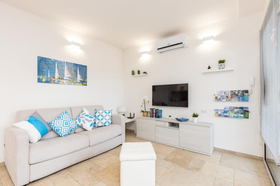 TV and multimedia, Floor plan, furniture, internet, air conditioner