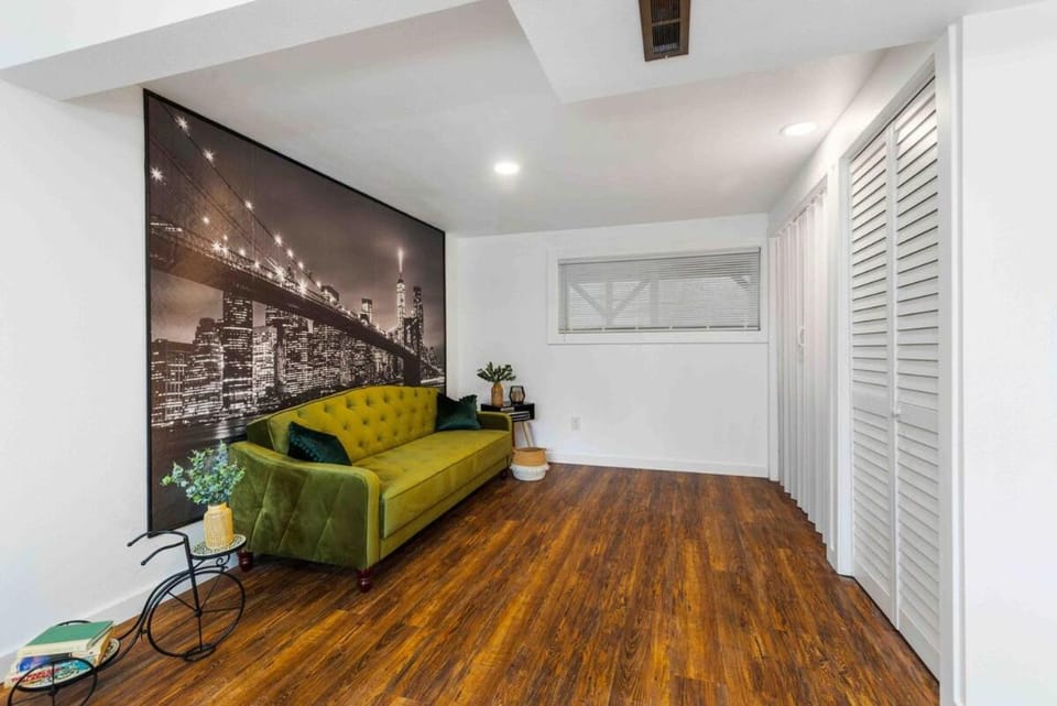 Luxury Living - Kirkland Stylish Home - Prime Spot Apartment in Kirkland