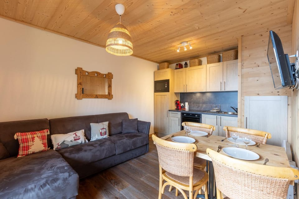 Communal lounge/ TV room, Dining area