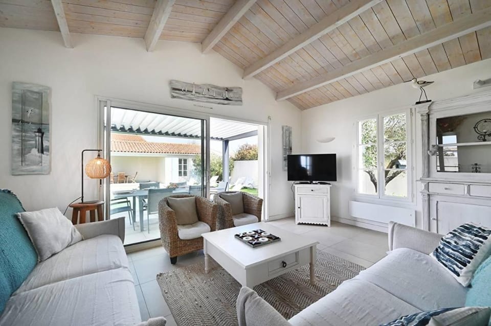 Communal lounge/ TV room, Living room, Seating area