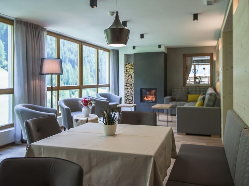 Communal lounge/ TV room, Lobby or reception, Lounge or bar