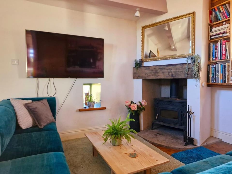 Country cottage with panoramic views House in Calderdale