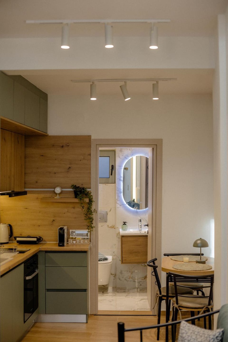 Kitchen or kitchenette, oven, stove