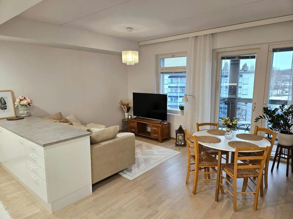 Communal lounge/ TV room, Living room, Dining area, Evening entertainment