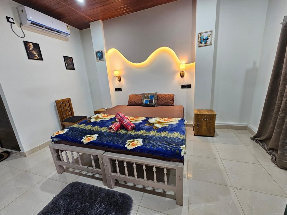 Bed, Photo of the whole room, Bedroom