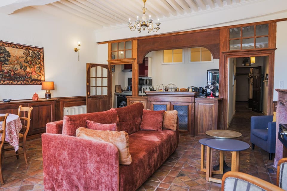 Kitchen or kitchenette, Living room, Seating area