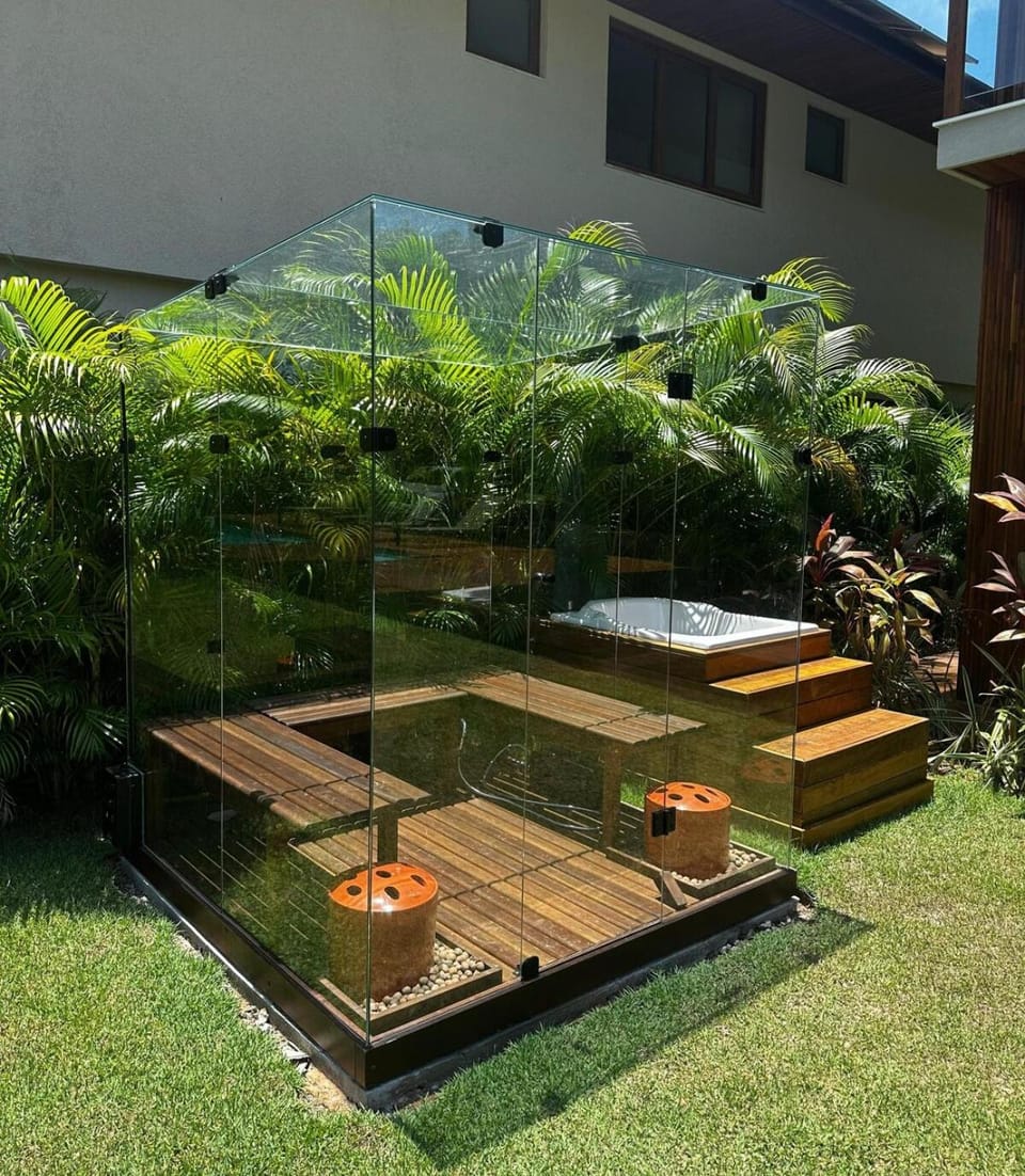 Hot Tub, Sauna