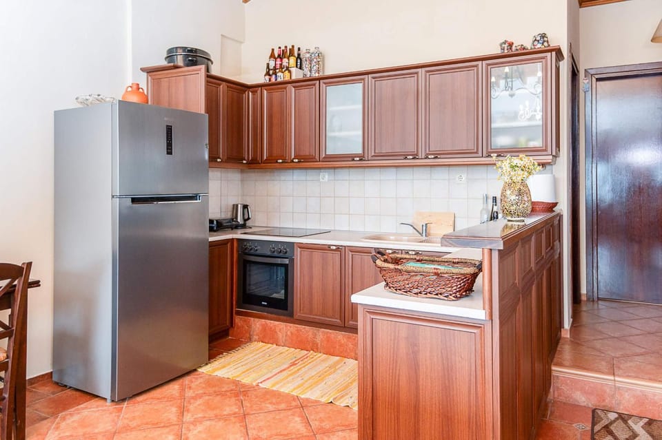 Kitchen or kitchenette, oven, stove