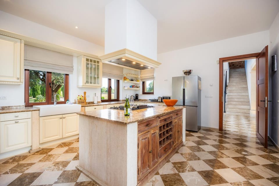 Kitchen or kitchenette, Living room
