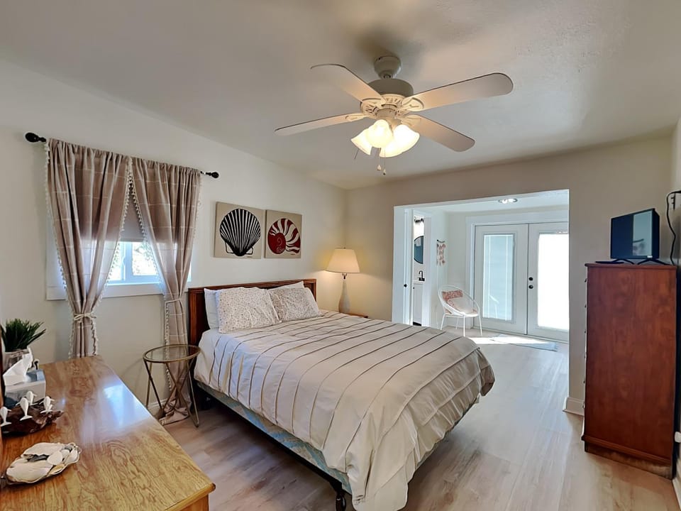 Bathing Suit Beach Bungalow House in Daytona Beach