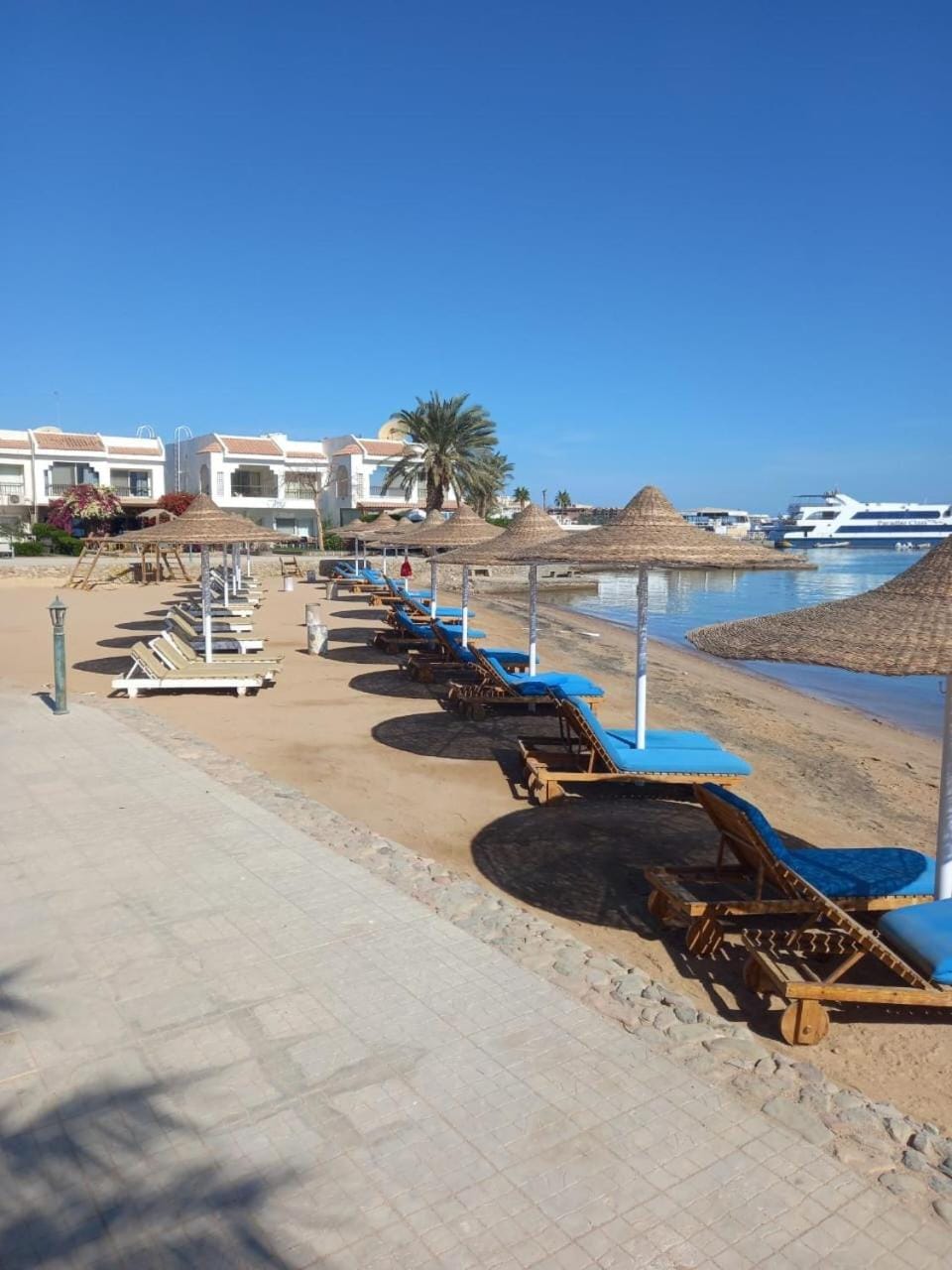 Natural landscape, Beach, Lake view, River view, Sea view, sunbed