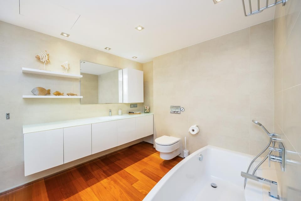 Bathroom, Living room