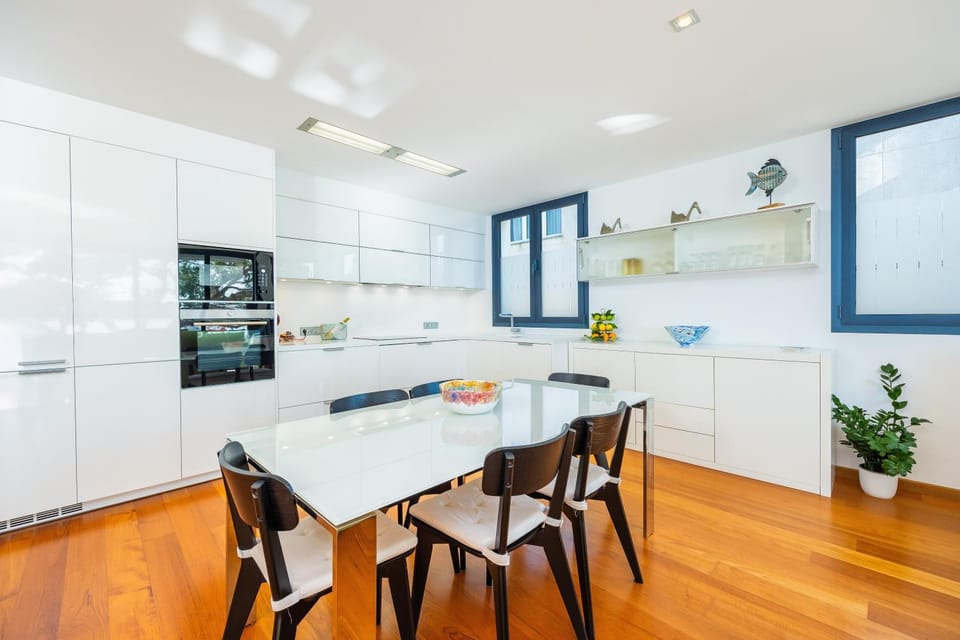 Property building, Kitchen or kitchenette, Living room
