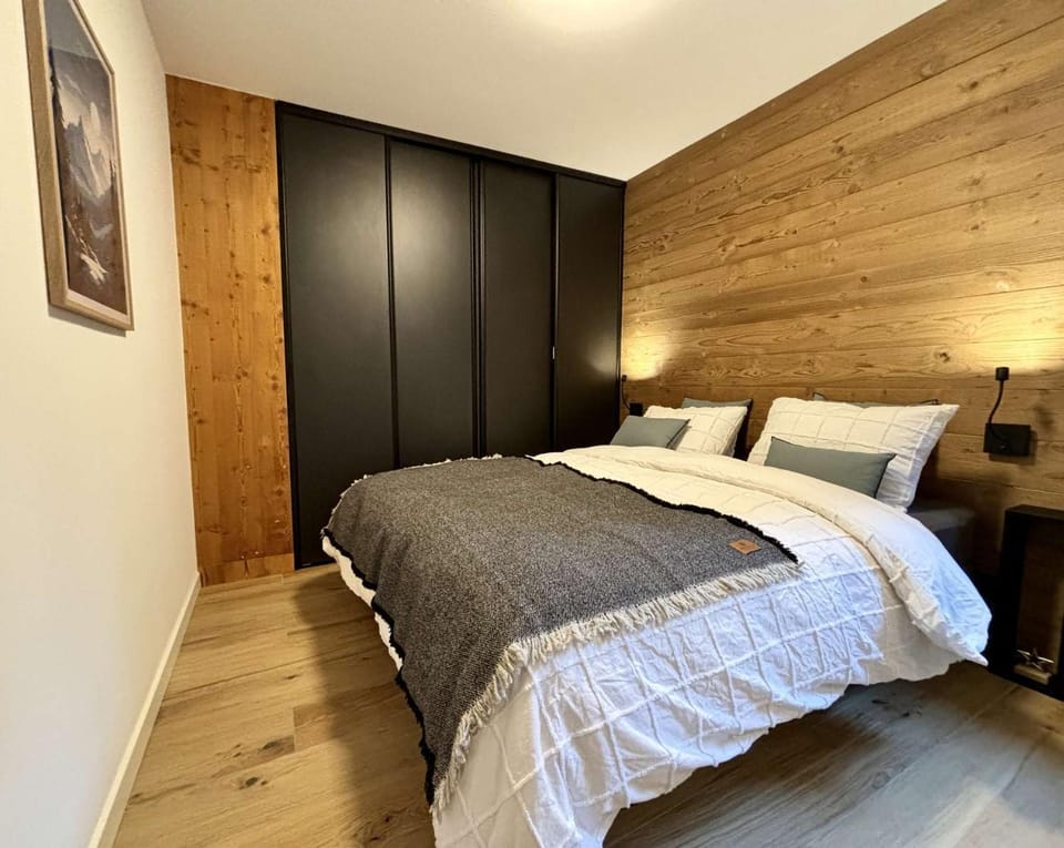 Bed, Photo of the whole room, Bedroom, wardrobe