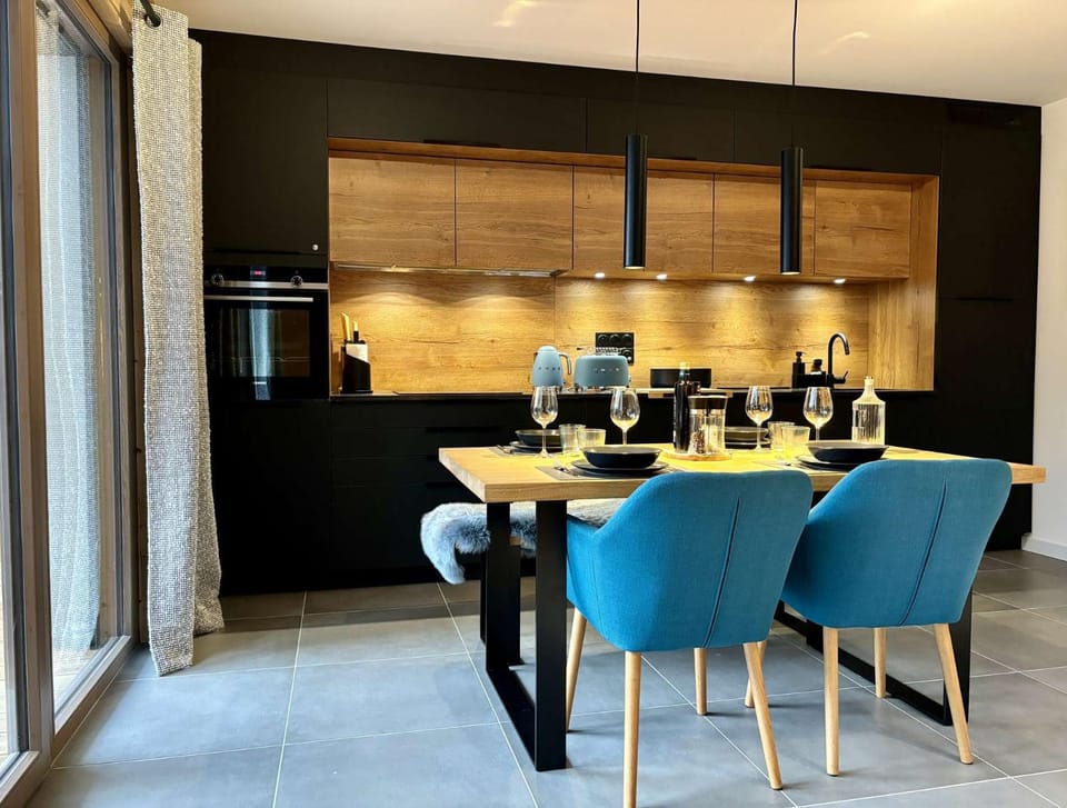 Dining area, kitchen