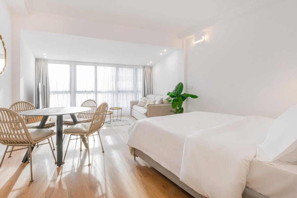 Seating area, Bedroom