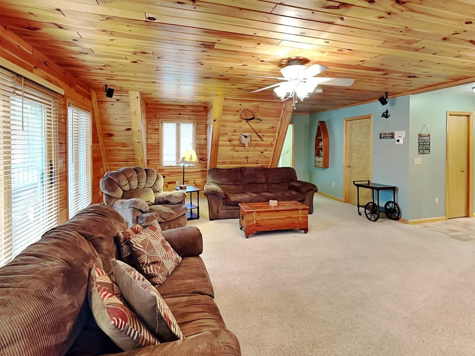 Walnut Cellars House in Deep Creek Lake