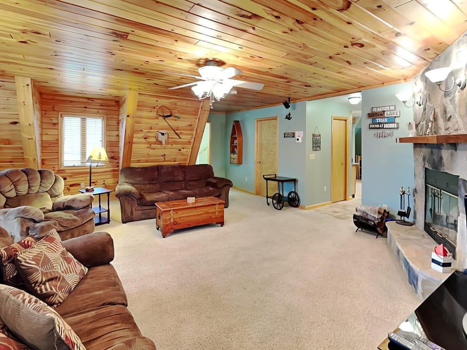 Walnut Cellars House in Deep Creek Lake
