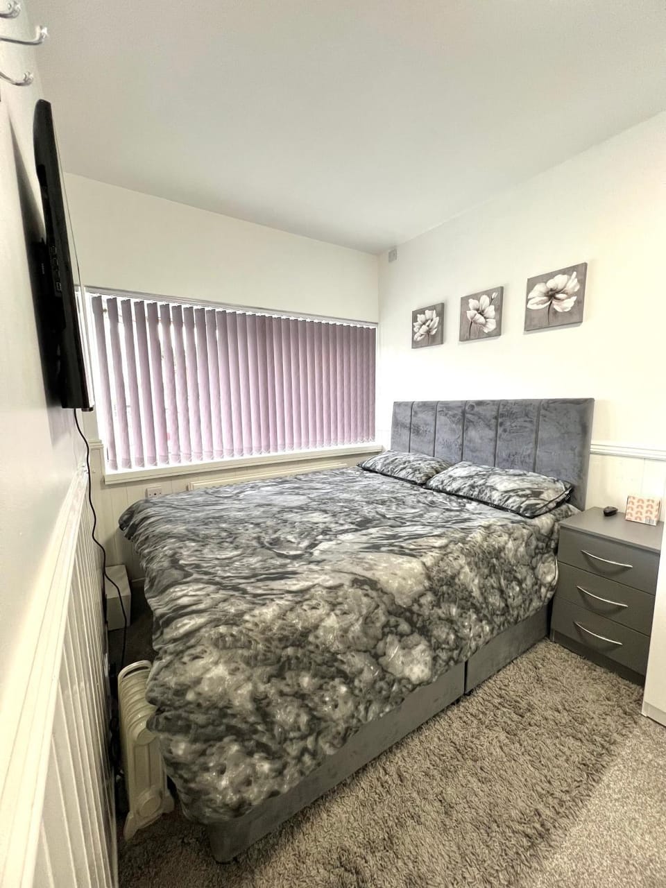 Lovely Double Room with En Suite and separate private entrance Accommodation for 1 Person only Bed and Breakfast in Metropolitan Borough of Solihull
