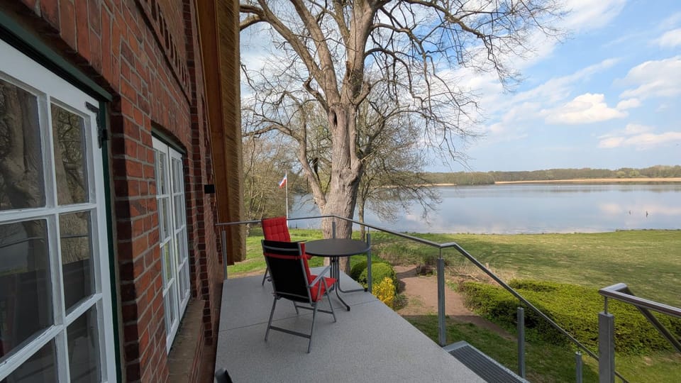 Garden, Balcony/Terrace, Lake view