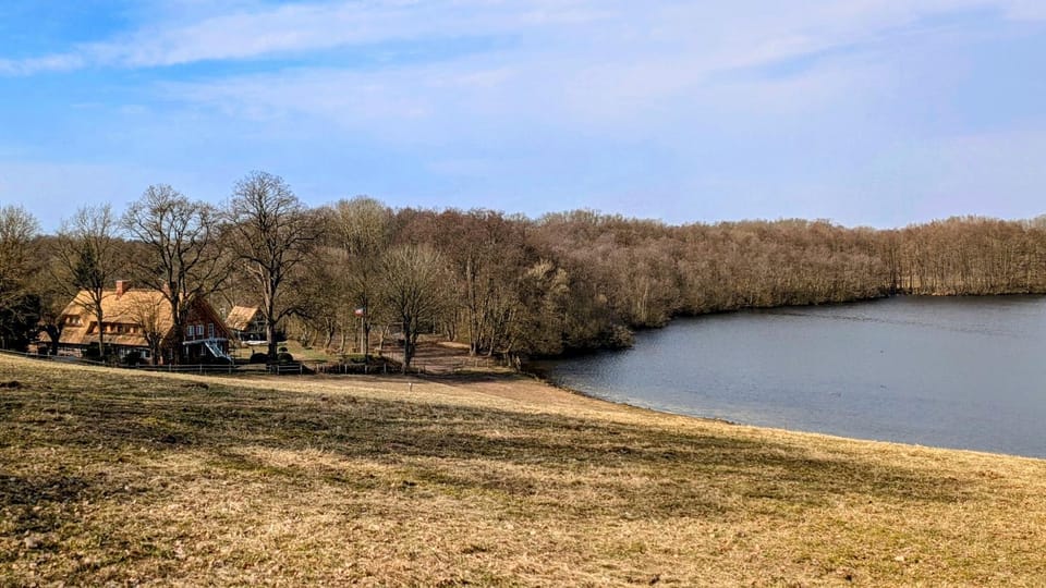 Lake view, Location