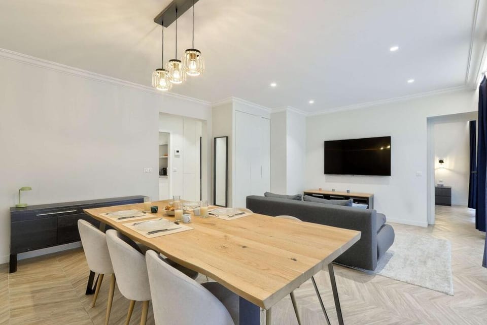 Stylish and New 2BR Flat in the Heart of Paris Apartment in Paris