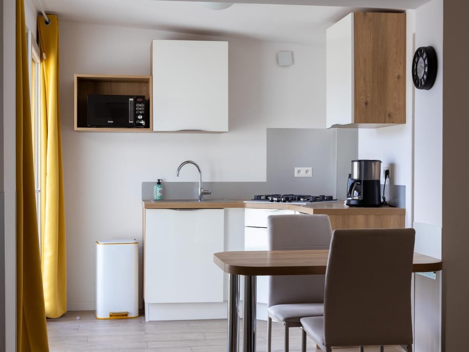 Kitchen or kitchenette, Living room