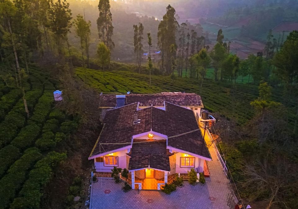 Property building, Nearby landmark, Spring, Day, Neighbourhood, Natural landscape, Bird's eye view, Mountain view, Sunrise, Sunset