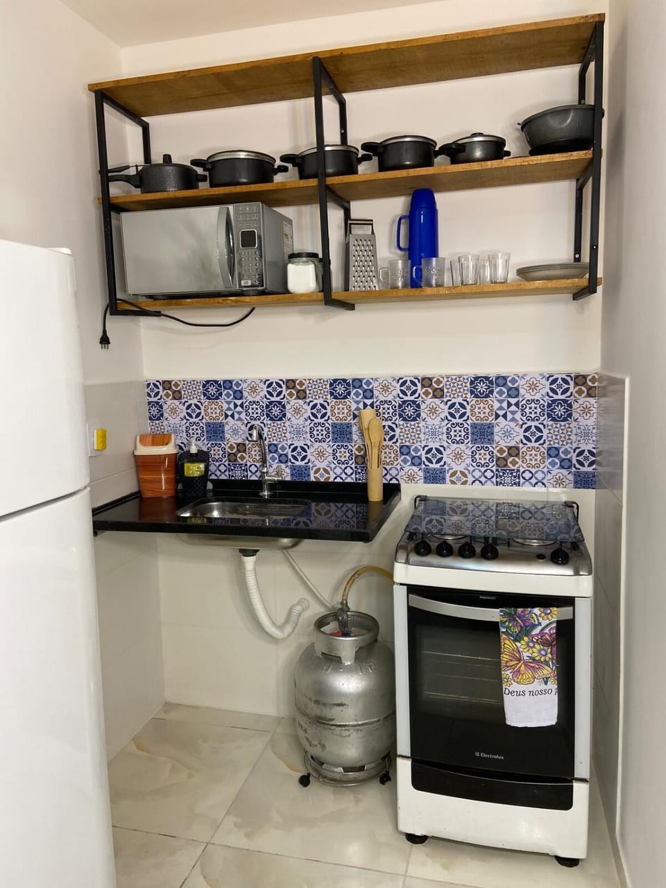Kitchen or kitchenette, oven, stove