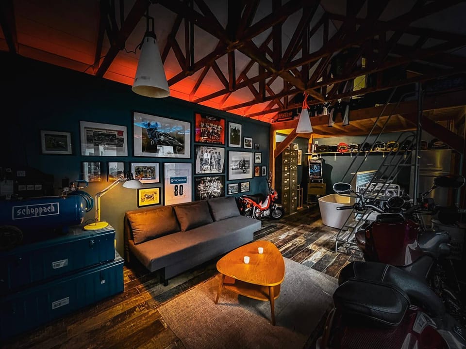 Communal lounge/ TV room, Living room