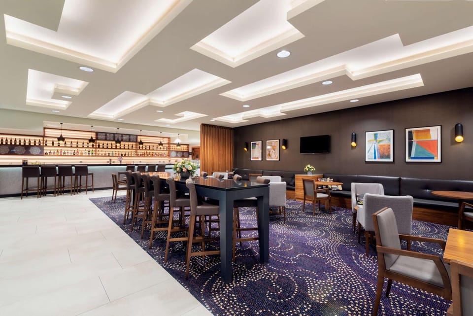 Restaurant/places to eat, Lobby or reception, Lounge or bar