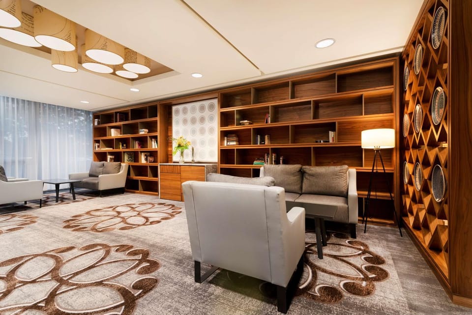 Restaurant/places to eat, Communal lounge/ TV room, Lobby or reception