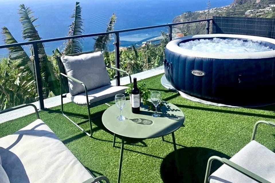 Day, Hot Tub, Balcony/Terrace, Seating area, Sea view, sunbed