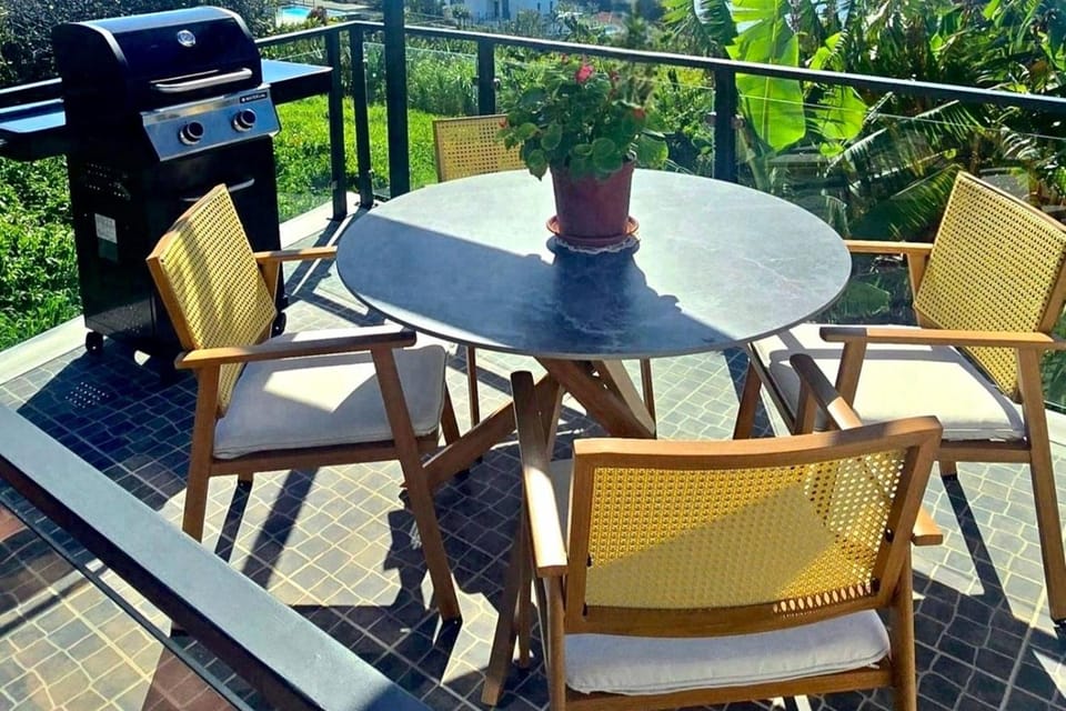 Patio, Day, BBQ facilities, Balcony/Terrace, Seating area, Dining area