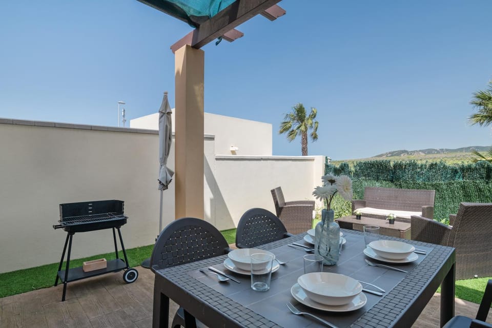 Property building, Balcony/Terrace, Living room