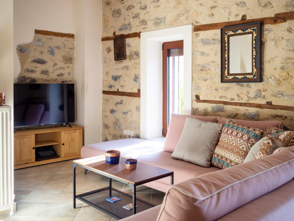 Communal lounge/ TV room, TV and multimedia, Living room