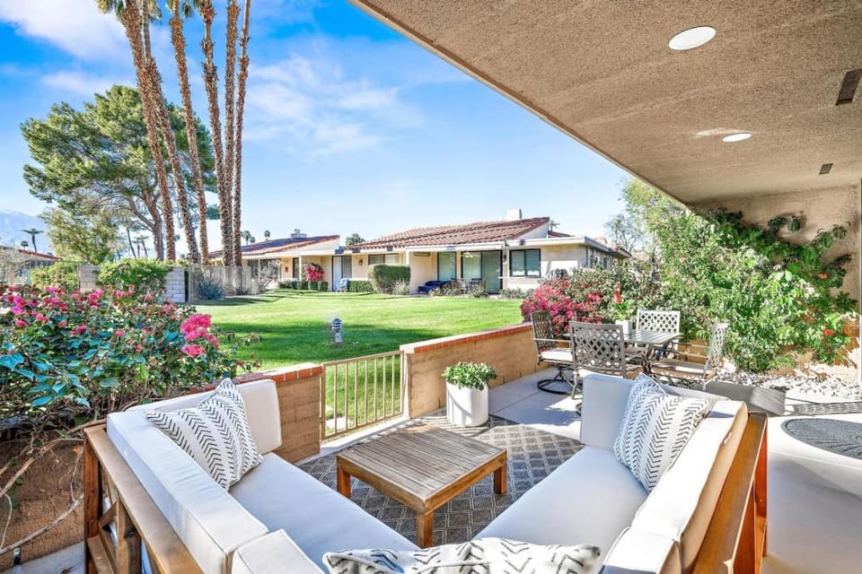 Sunrise Sanctuary Monthly Retreat with Pool House in Rancho Mirage