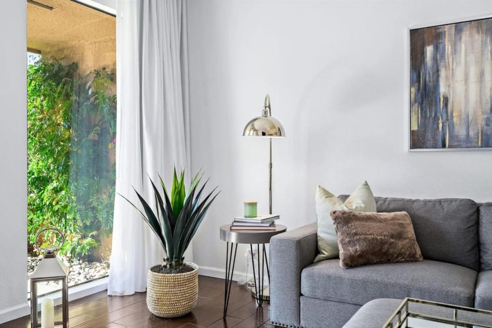 Sunrise Sanctuary Monthly Retreat with Pool House in Rancho Mirage