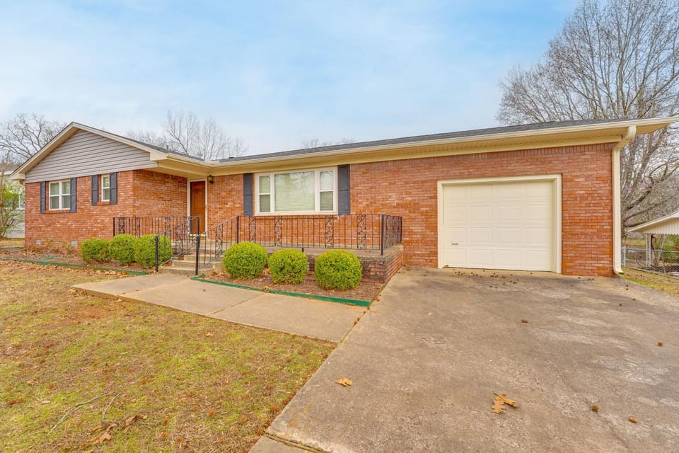 2 Mi to U of A: Centrally Located Home w/ Patio! House in Fayetteville