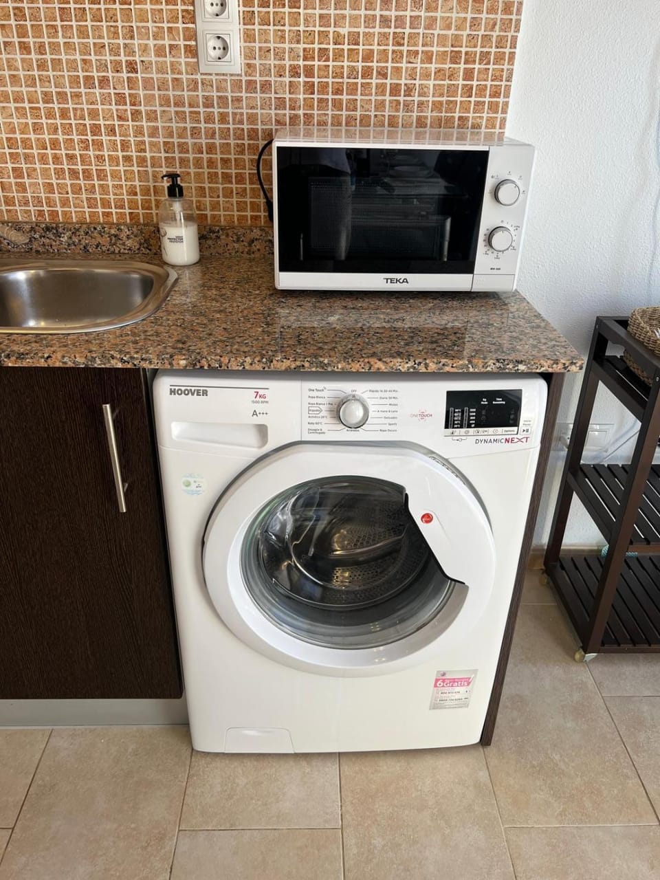 Kitchen or kitchenette, washing machine