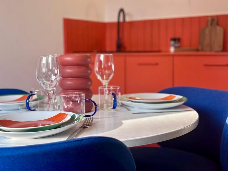 Appartement Thème Années 60' l Baignoire Jets l Clim l Netflix Apartment in Occitanie