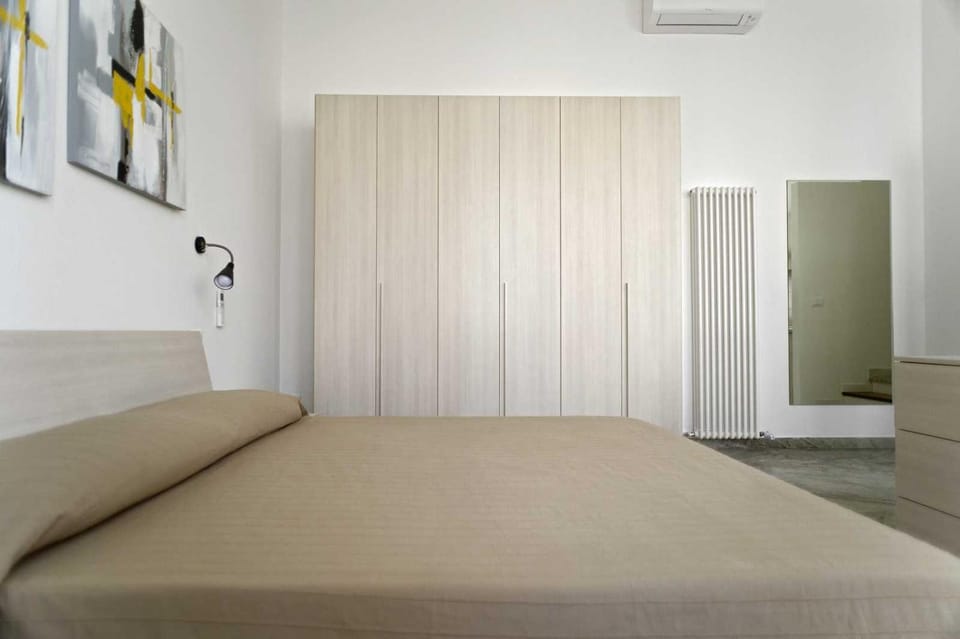 Bed, Photo of the whole room, Bedroom, wardrobe, air conditioner
